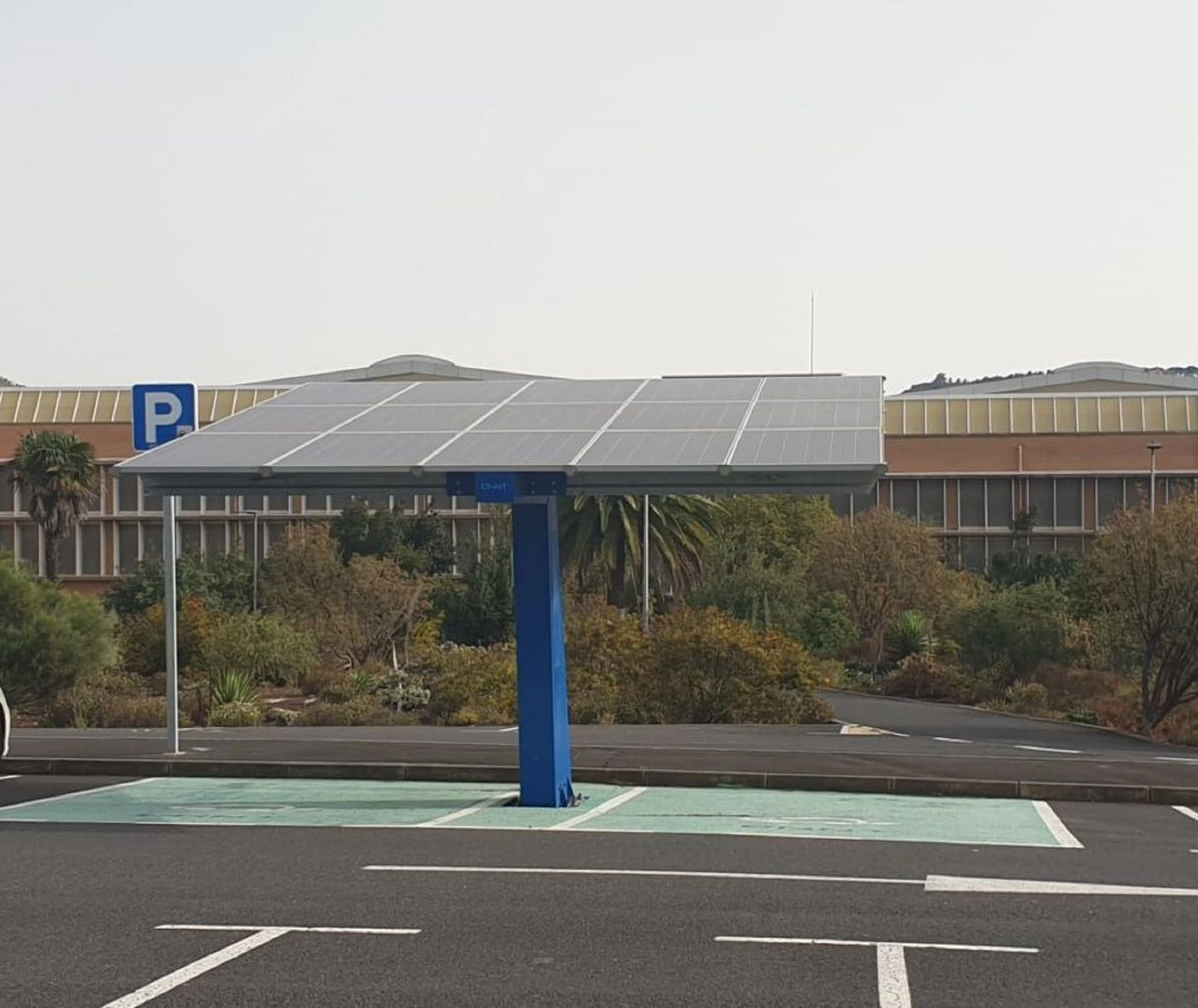Modelo de la marquesina fotovoltaica proyectada para recargar vehículos eléctricos.